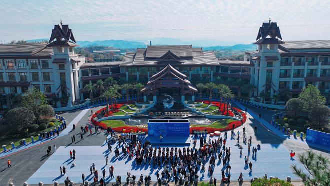 江西兴国文旅新地标崛起：“水上威尼斯”度假村开业迎客(图2)