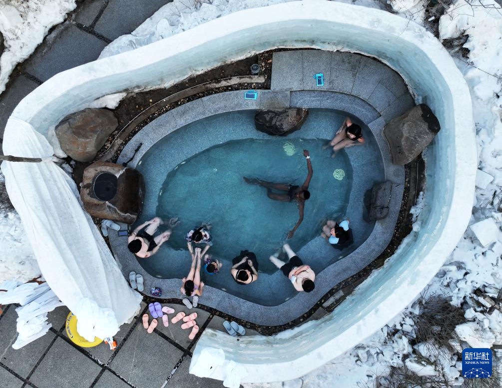 九游娱乐官网：冰雪温泉旅游热(图3)