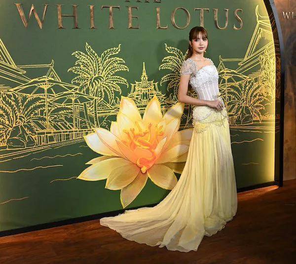 白莲花度假村第三季本周首映知名韩国歌手Lisa出席本片宣传(图4)