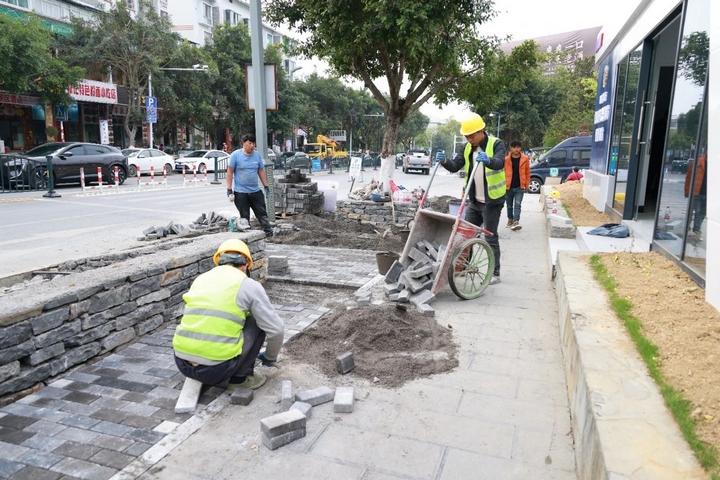 九游娱乐下载：加快进程黄果树旅游区重点项目建设稳步推进(图4)